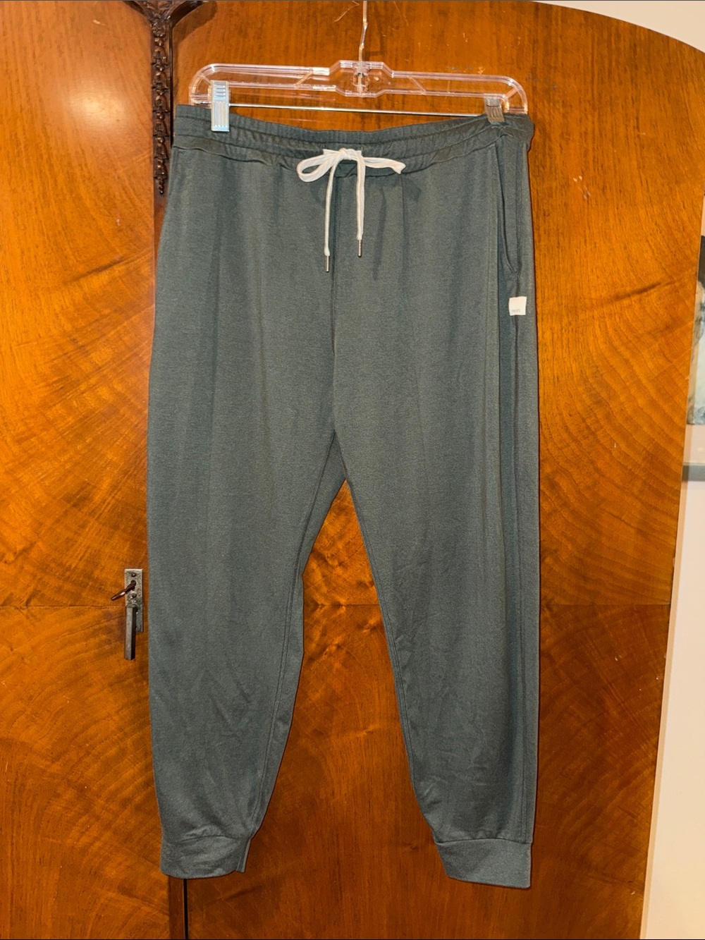 Vuori Jogger loose sweats in green.
- Comfortable Drawstring Waist